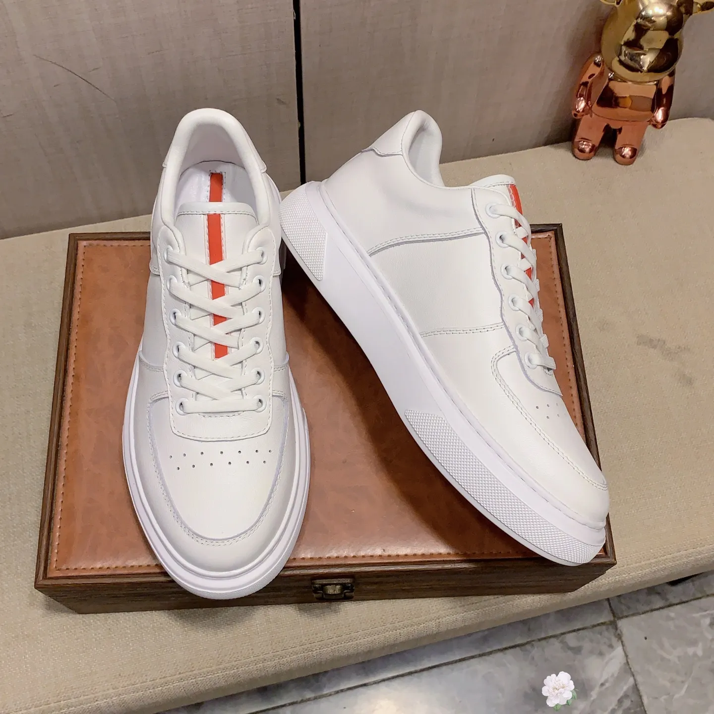 Men's men's shoes💰460💰💰🎩🎩[Lightning][Lightning] "PRADA*" The latest and most popular casual shoes, top brand [seduce] luxury ~ purchasing agency, top ~ quality. [Strong] The upper is made of imported breathable cowhide with material ➕ breathable sheepskin feet (•) and fine workmanship. The original stylish and stylish soft rubber wear-resistant and non-slip outsole is light and comfortable on the feet. The real thing looks better when photographed in person. 0128: Size: 38-44, 45 sizes can be customized, black, white